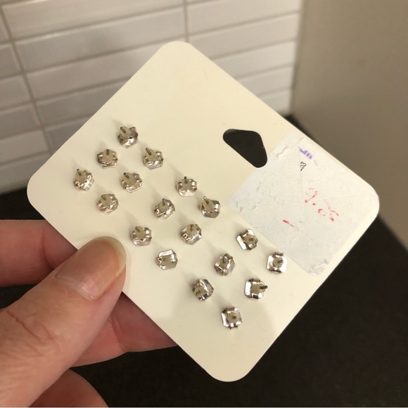 🧁🦋☮️NWT Claire’s sensitive solutions earring lot - Picture 6 of 6